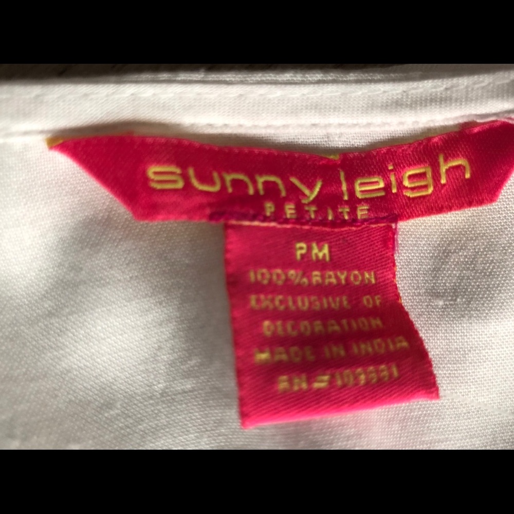 3/$12 🆕 Sunny Leigh Top - Picture 3 of 3